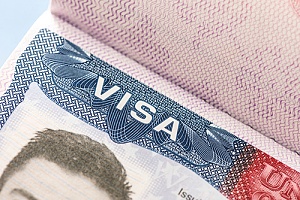 un pasaporte con aprobación de visa K1